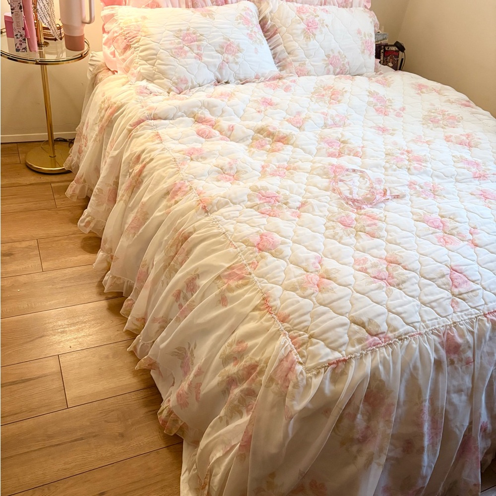 1960’s Coverlet and Shams